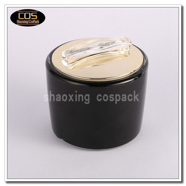 plastic container manufacturer