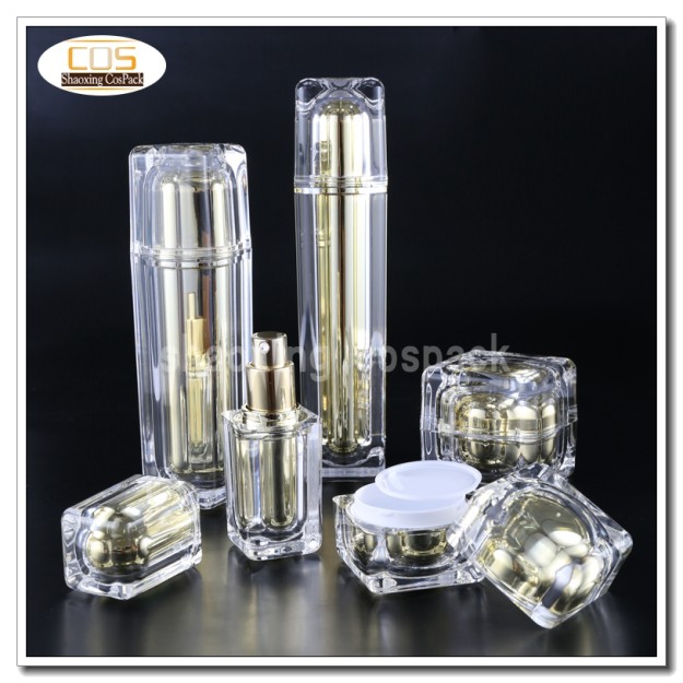 plastic containers with lids